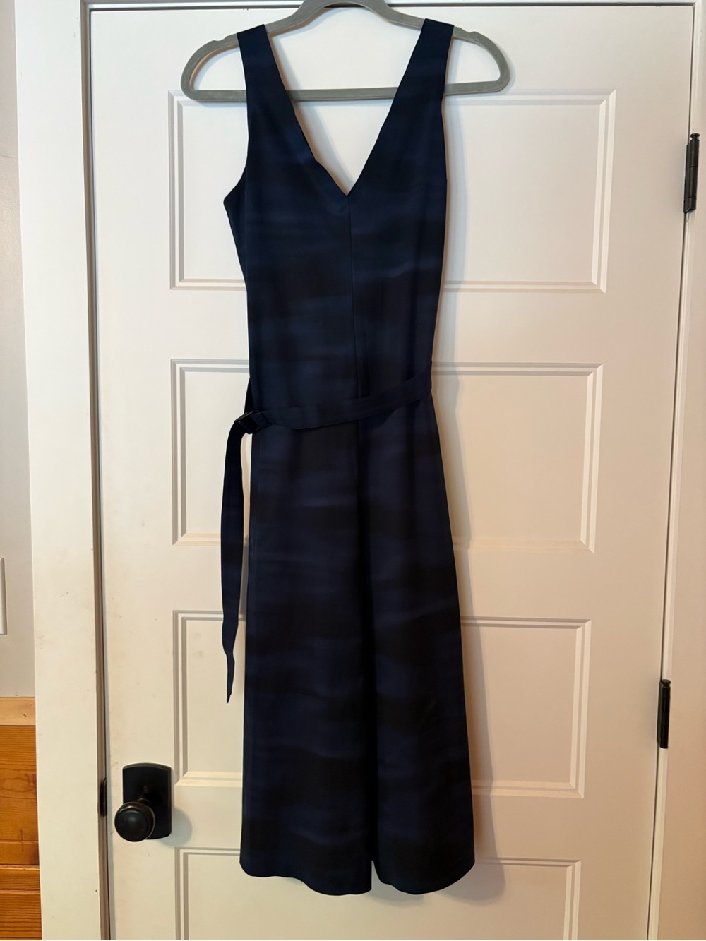 Athleta V-Neck Sleeveless Women's Jumpsuit with Waist Tie